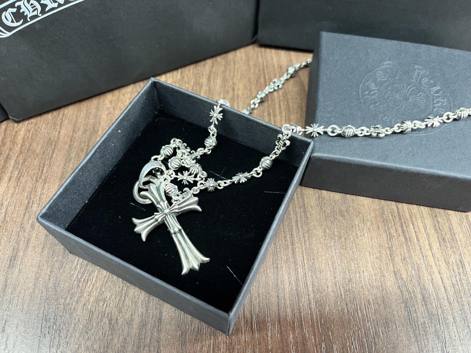 What Makes a Chrome Hearts Chain Unique and Stylish?